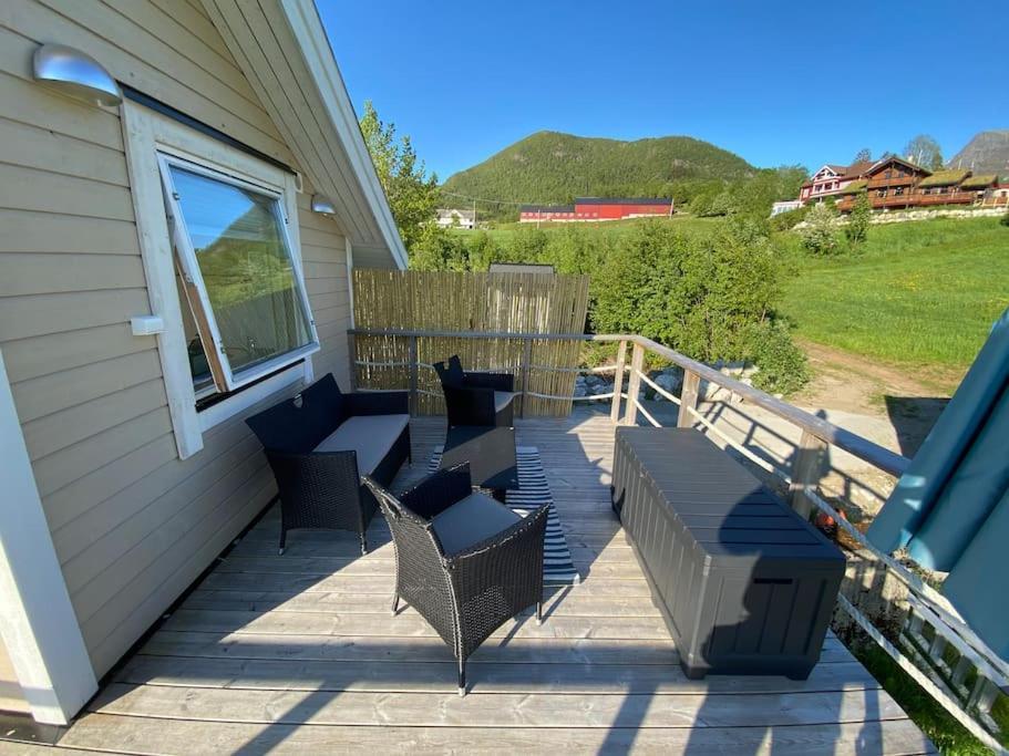 Minihus Med Drommeutsikt Til Sunnmorsalpene Daire Aure  Dış mekan fotoğraf