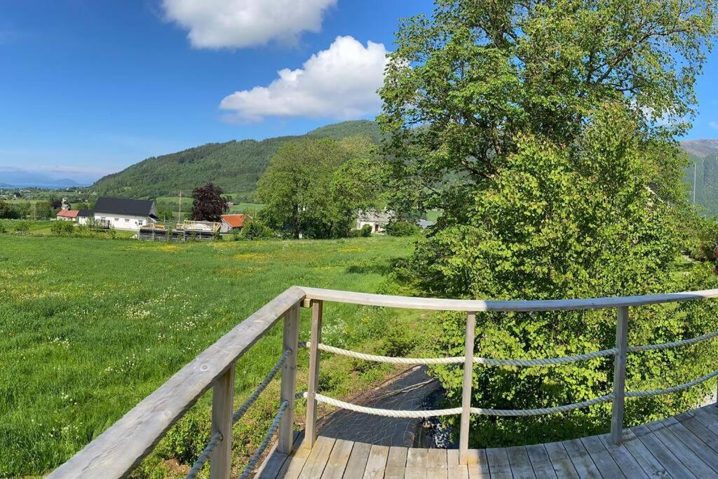 Minihus Med Drommeutsikt Til Sunnmorsalpene Daire Aure  Dış mekan fotoğraf
